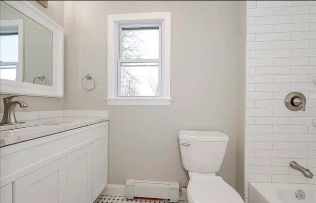 Building Photo - 750 Tanglewood Rd