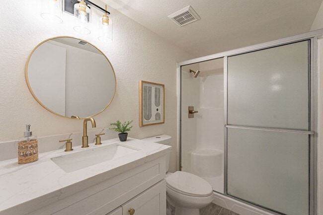 Building Photo - Fresh & Clean Townhome in North Phx!