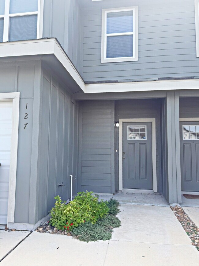 Building Photo - 127 Damon Dv