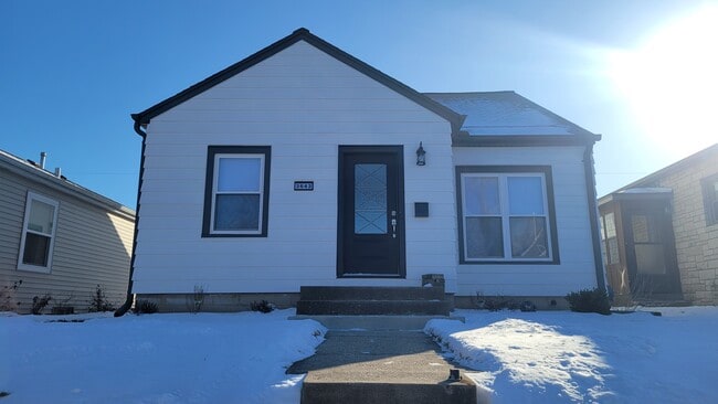 Building Photo - 3643 E Van Norman Ave