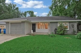 Building Photo - Coming Soon In Broadmoor!!