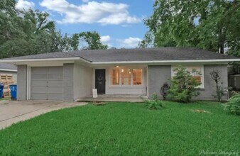 Building Photo - Ready In Broadmoor!!