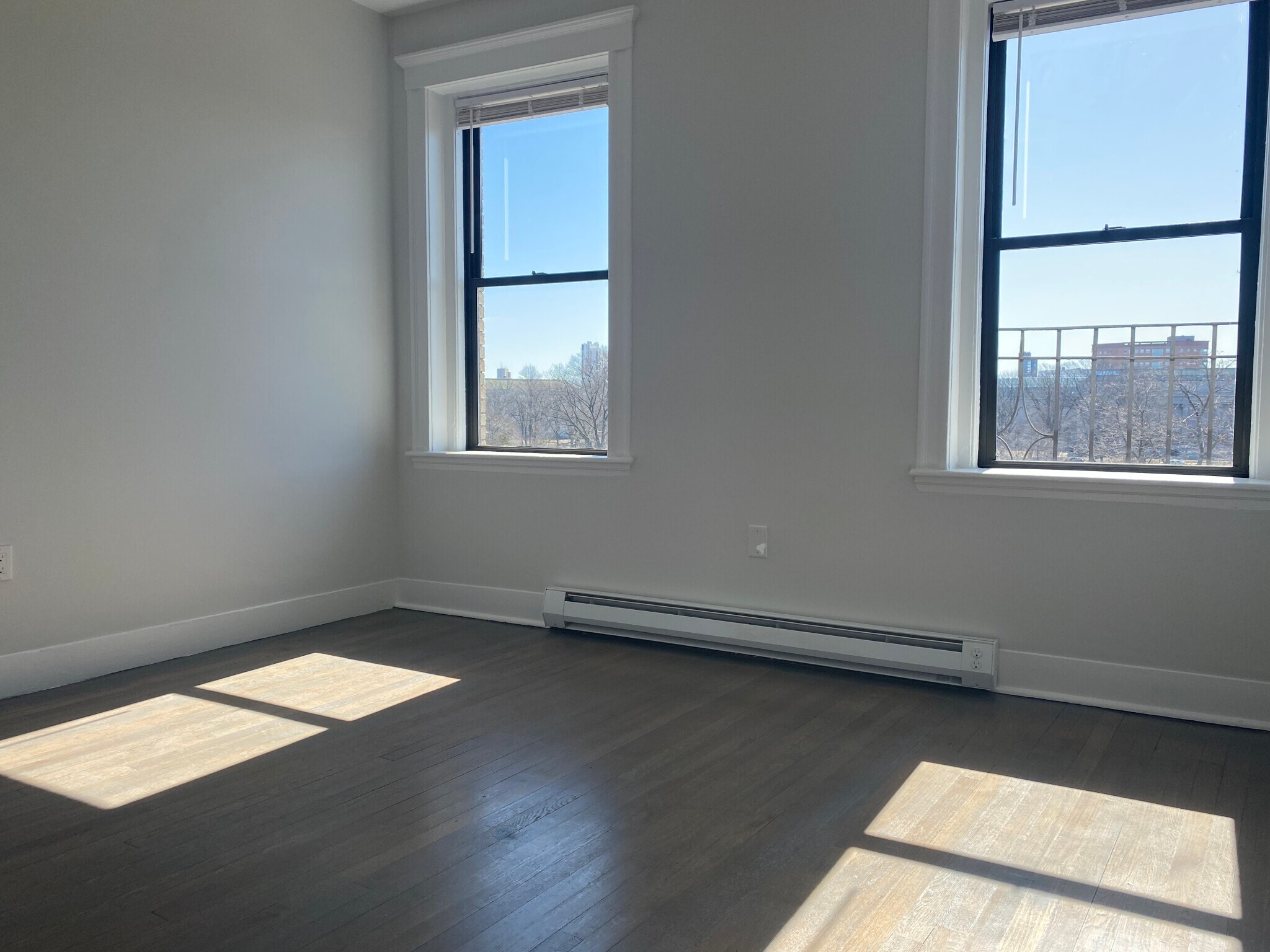 Building Photo - 77 Park Dr