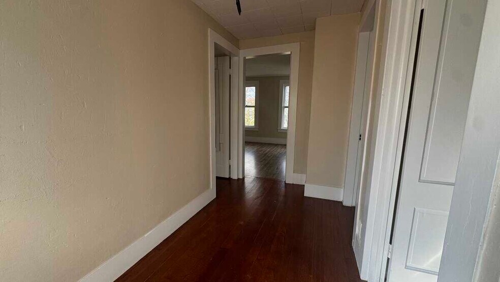 Building Photo - 34 Water Ln