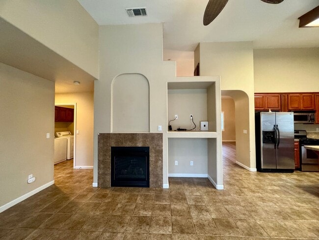 Building Photo - Spacious 3 Bedroom 3 Full Bathrooms Available Now!