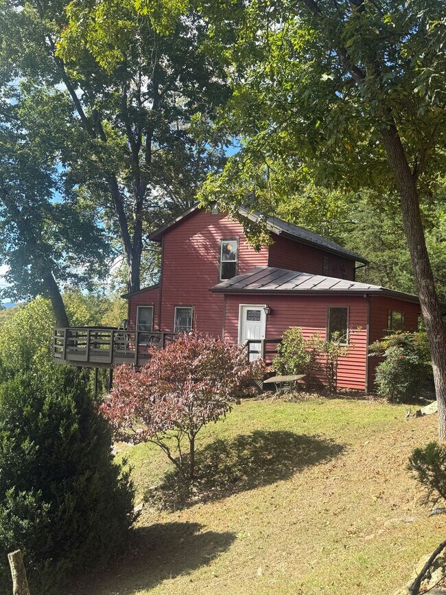 Building Photo - 243 Saddle Ridge Rd