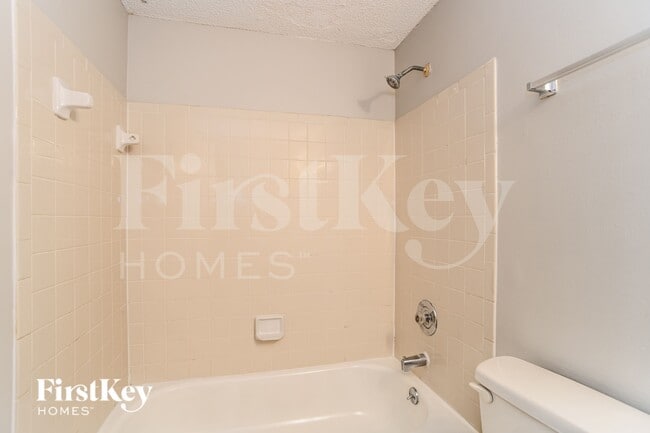 Building Photo - 1940 Winsted Ct