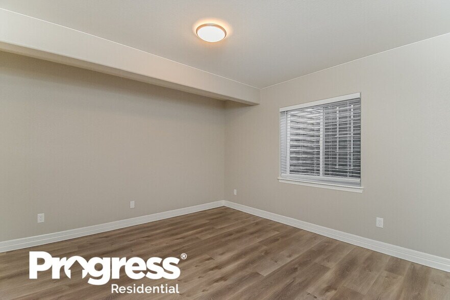 Building Photo - 6863 Phantom Way