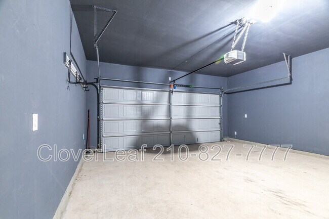 Building Photo - 2450 Dry Moss Way