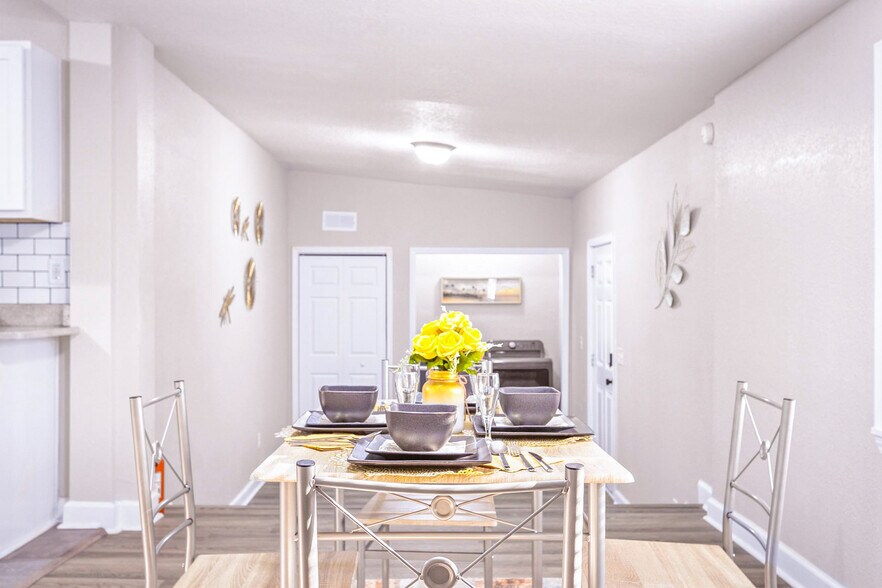 Building Photo - 7530 Bloxham Ave