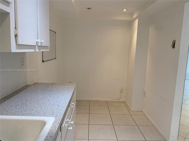 Building Photo - 18031 Biscayne Blvd