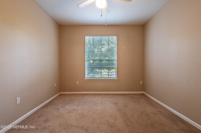 Building Photo - 10550 Baymeadows Rd