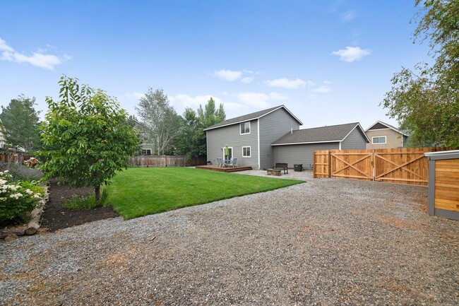 Building Photo - Charming 4Bed/3Bath Home in NE Bend with S...