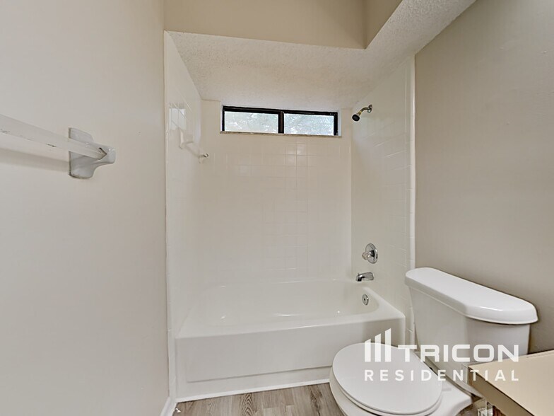 Building Photo - 9004 Derrickson Dr