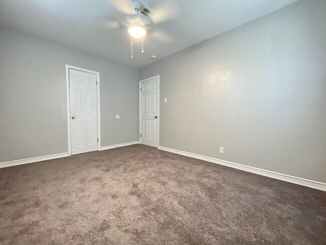 Building Photo - 408 Ramona Ave