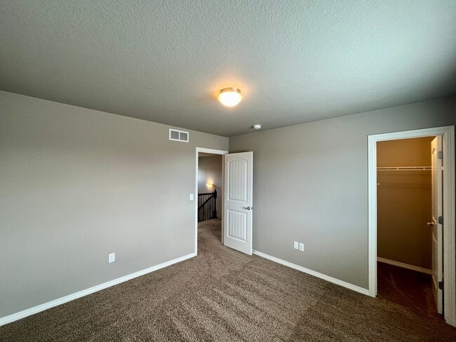 Building Photo - 1843 Ruddlesway Dr