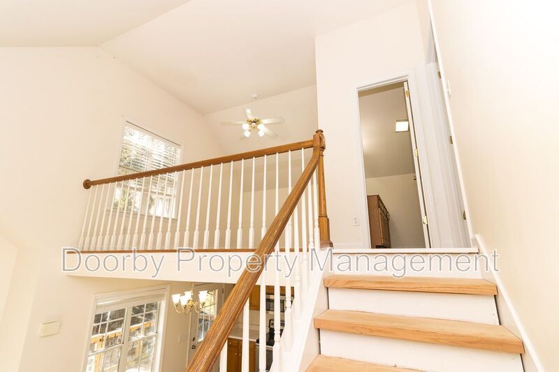 Building Photo - 1004 Roselawn Dr