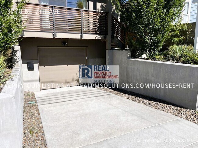 Building Photo - 3770 NE 7th Ave
