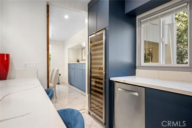 Building Photo - 2065 E Altadena Dr