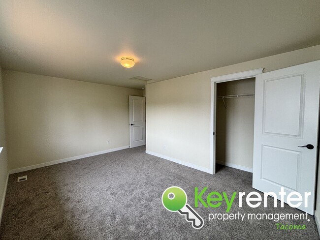 Building Photo - Newly Updated 5-Bedroom Home in Quiet Span...