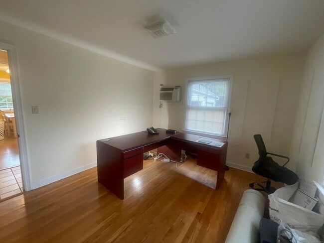 Building Photo - 20 Broadfield Rd