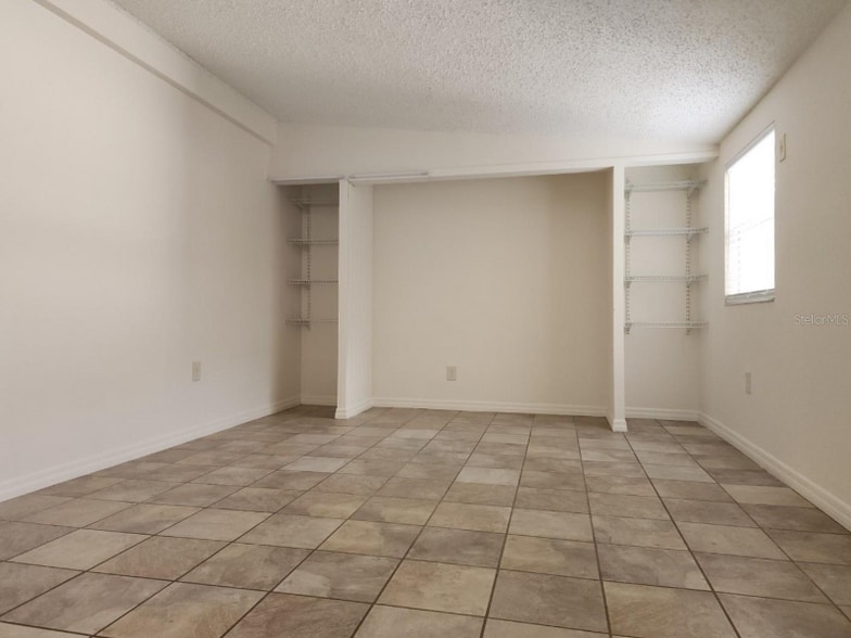 Building Photo - 3211 20th Ave W