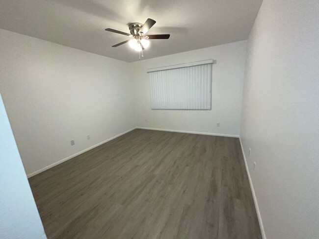 Building Photo - Eastside townhome completely remodeled, he...