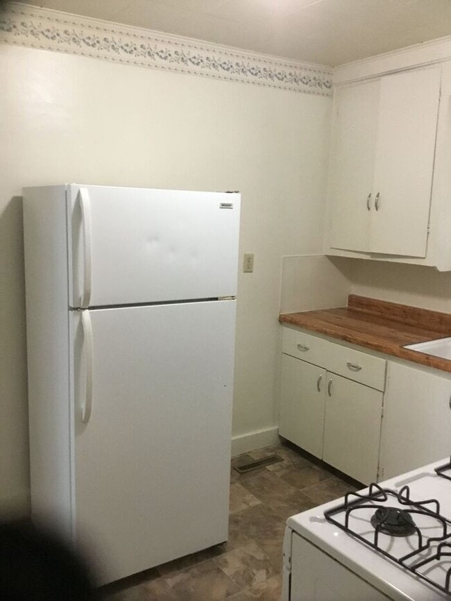 Building Photo - 2 Bed/1 Bath Single Family Home in Downtow...