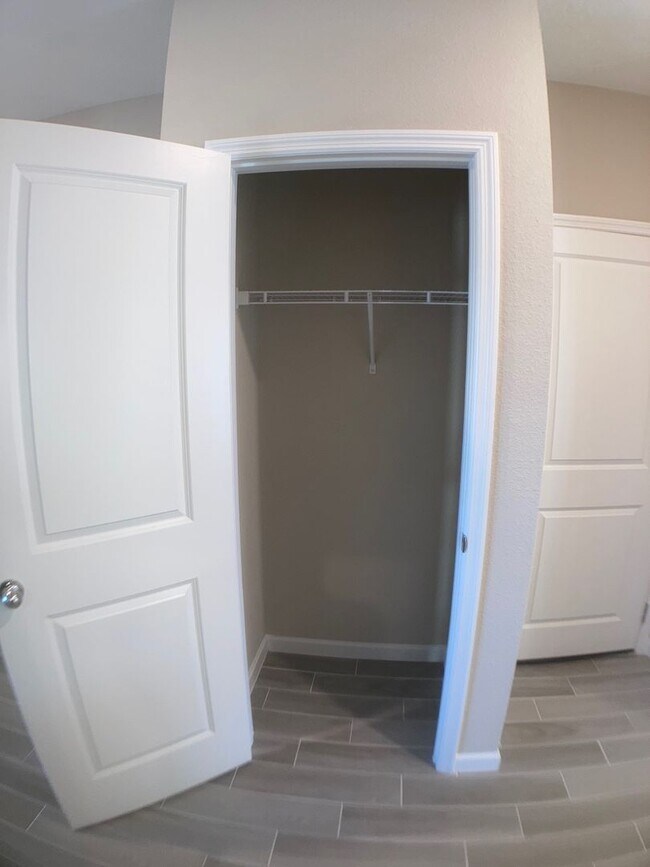 Building Photo - Comfortable 3 Bedroom Home With Great Outd...