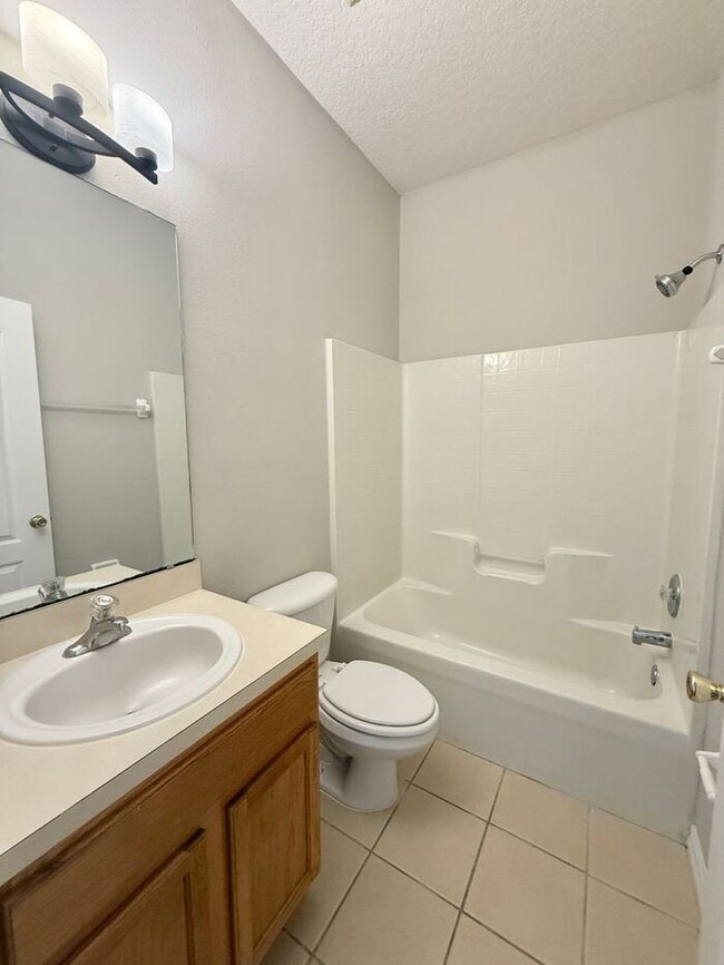 Building Photo - GREAT 3/2 HOME IN WATERSIDE SOUTHEAST ORLANDO