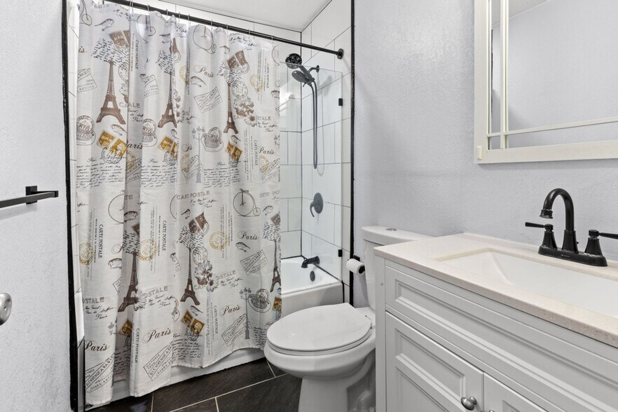 Building Photo - 2725 NW 44th Pl