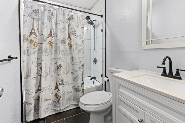 Building Photo - 2725 NW 44th Pl