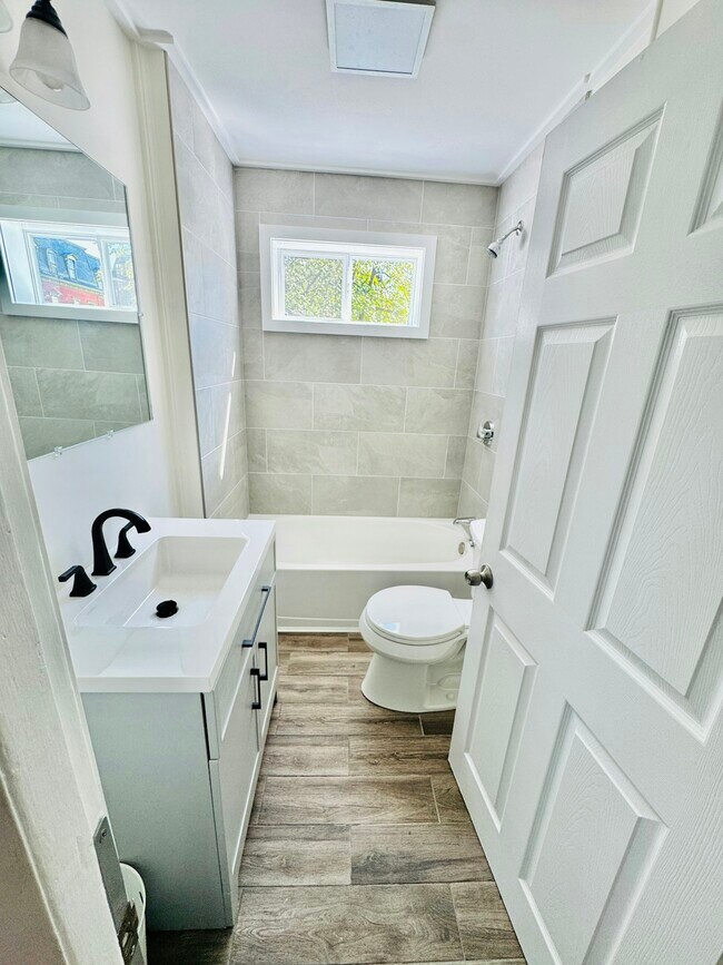 Building Photo - 74 Vernon St