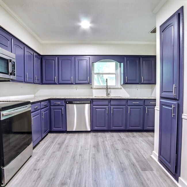 Building Photo - 5708 Flamingo Ct