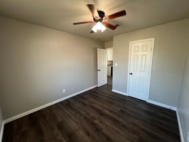 Building Photo - FOR LEASE! 3 Bedrooms, 1.5 Baths, 1 Car Garage with a HUGE Backyard