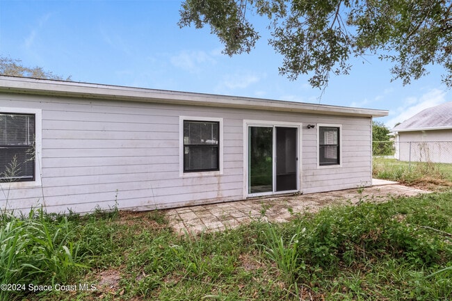 Building Photo - 822 Cody Ave