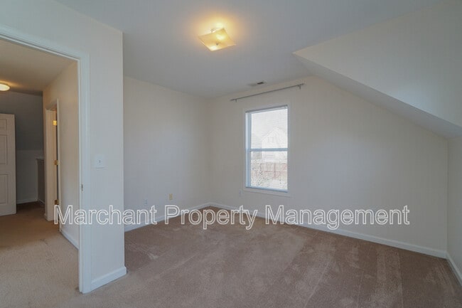 Building Photo - 335 Woodlark St