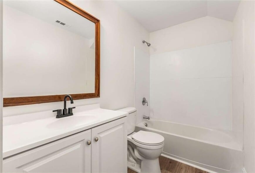 Building Photo - 94 Lucy St SE