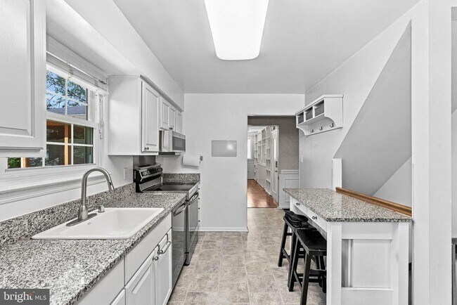 Building Photo - 10163 Yorktown Way