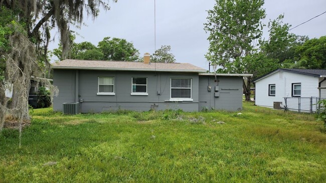 Huge backyard - 1015 Woodland Ave
