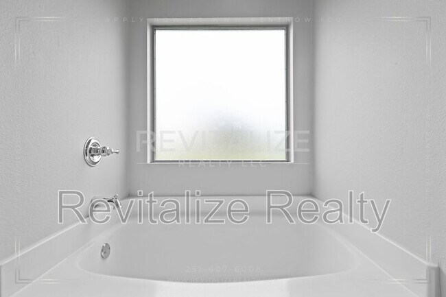 Building Photo - 11070 Courtland Ct