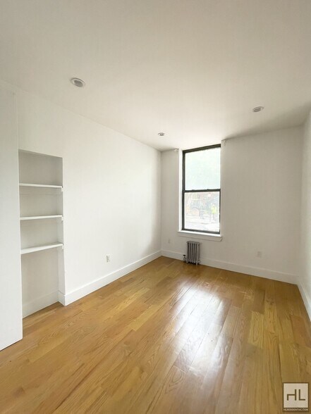 Building Photo - Renovated 2-Bedroom with Private Backyard + 1,500 Sq Ft Recreation Space | Fort Greene
