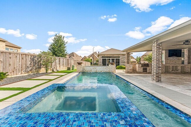 Building Photo - 16202 Coyote Run Ln