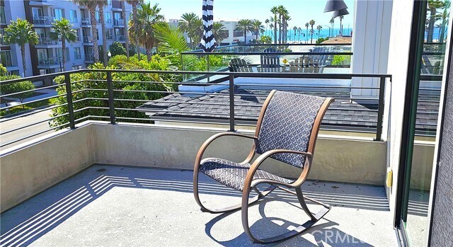 Building Photo - 237 1st St