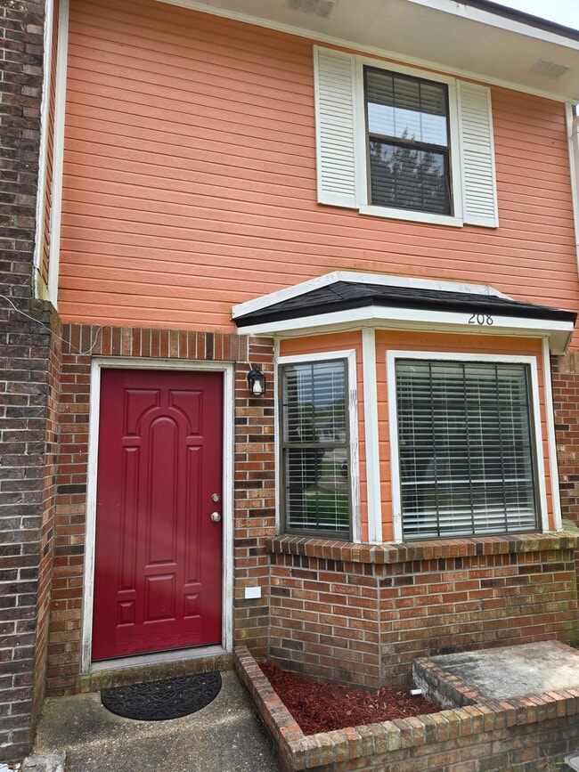 Building Photo - 208 Edith Way