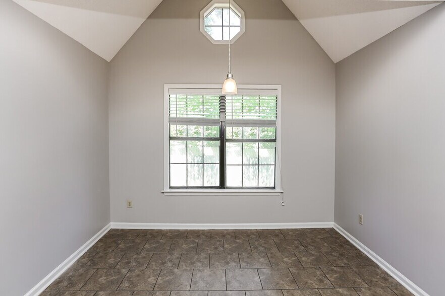 Building Photo - 7850 Deer Cove
