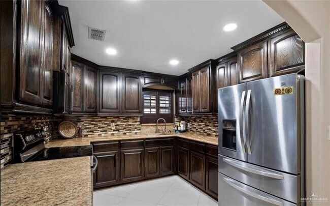 Building Photo - 13 Marla Dr