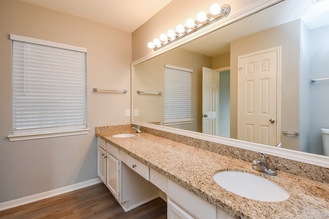 Building Photo - 10319 Tablerock Dr