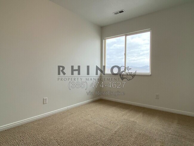 Building Photo - 8 Duchesne Cir