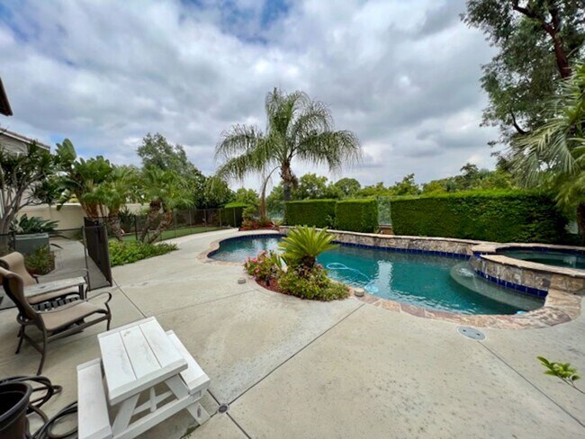 Building Photo - Beautiful Corona Pool Home with 4 bedroom ...